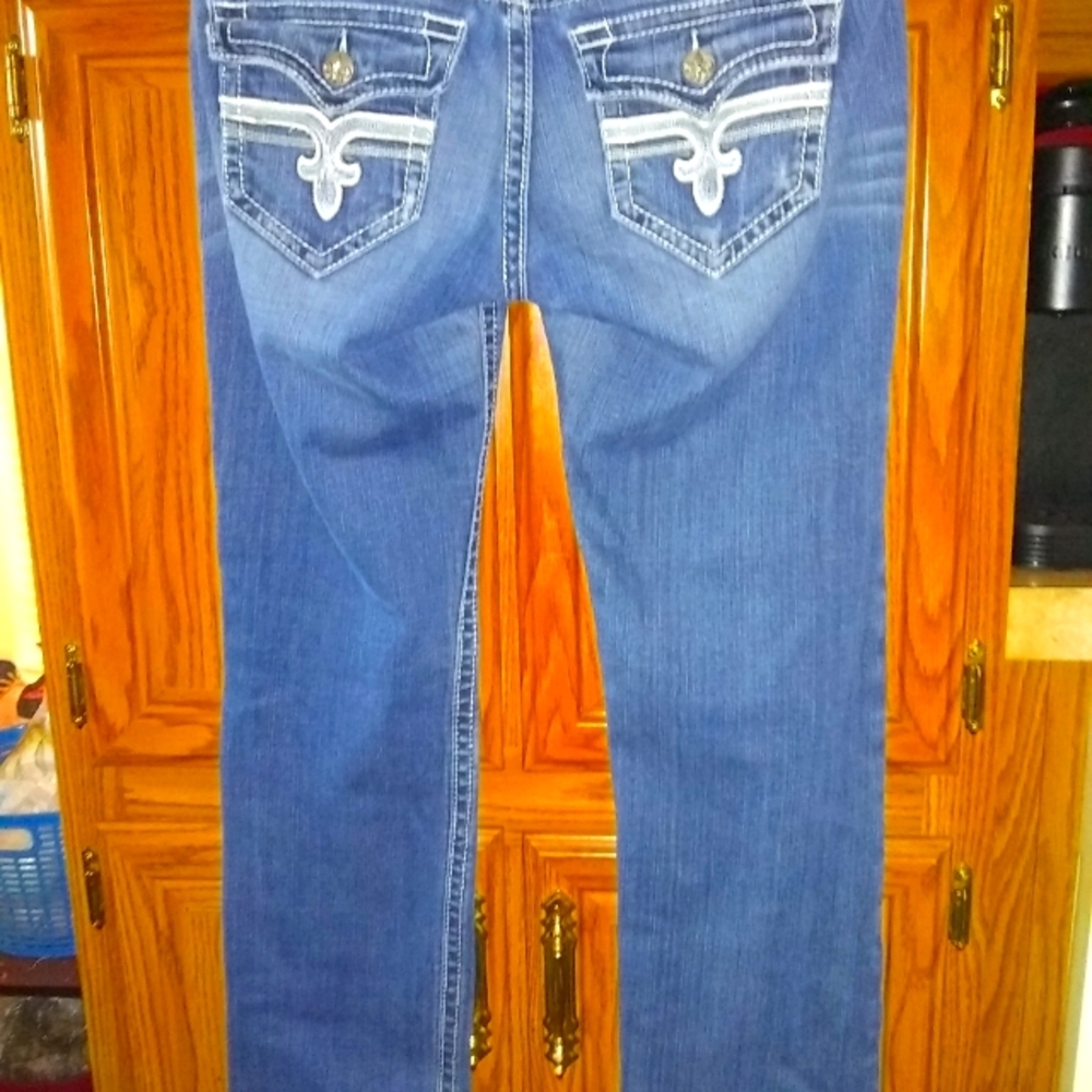 ROCK REVIVAL TORI STRAIGHT CUFFED ANKLE JEANS 🦋